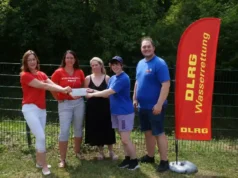 DLRG Boppard erhält Spende DLRG Boppard - Spende Kinderkleiderbörse