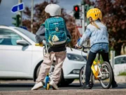 Elterntaxi: Gut gemeint, aber gefährlich Elterntaxis stellen eine große Gefahr dar