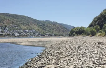 Rhein ist ein angesagtes Fotomotiv Niedrigwasser - Mittelrhein