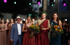 Feierliche Krönung beim Mittelrhein-Weinfest Bopparder Weinkönigin - Rebekka Perll