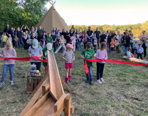 Kita Winkelholzbande: Kinder bringen Waldkugelbahn ins Rollen Kita Winkelholzbande Oppenhausen - Waldkugelbahn