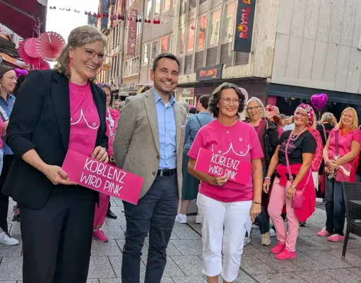 Hunderte setzten Zeichen im Kampf gegen Brustkrebs Koblenz wird pink