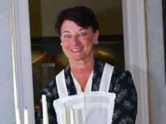 „Hausmädchen Martha“ nimmt Besucher auf eine humorige Zeitreise mit Kulturhaus Oberwesel - Hausmädchen Martha