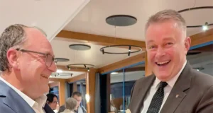 Rolf Bach und Ministerpräsident Gordon Schnieder