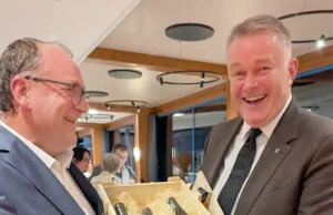 Rolf Bach und Ministerpräsident Gordon Schnieder