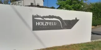 Boppard-Holzfeld - Mauer Bushaltestelle