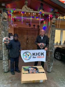 Kick for Help hilft in Ghana traditionellem König